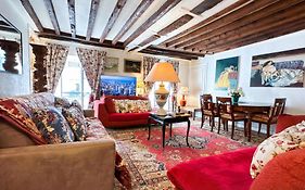 Spacious Apartment In Montparnasse